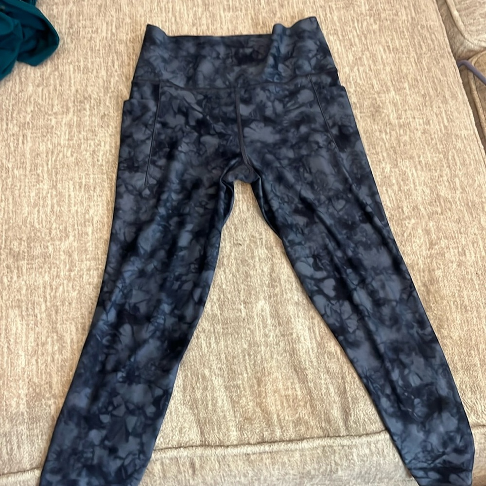 Blue leggings with tie dye design